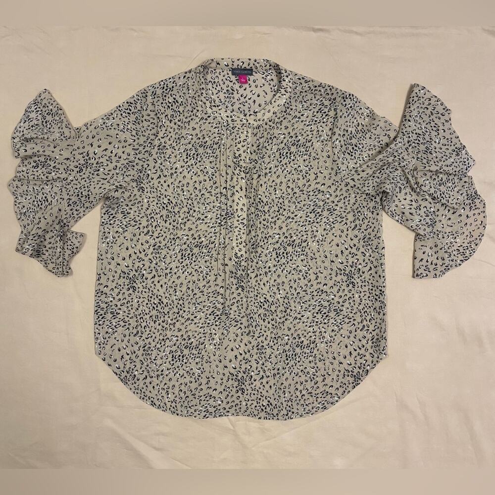 Vince Camuto Women’s Animal Print Blouse with Flowy Short Sleeves Size Large
